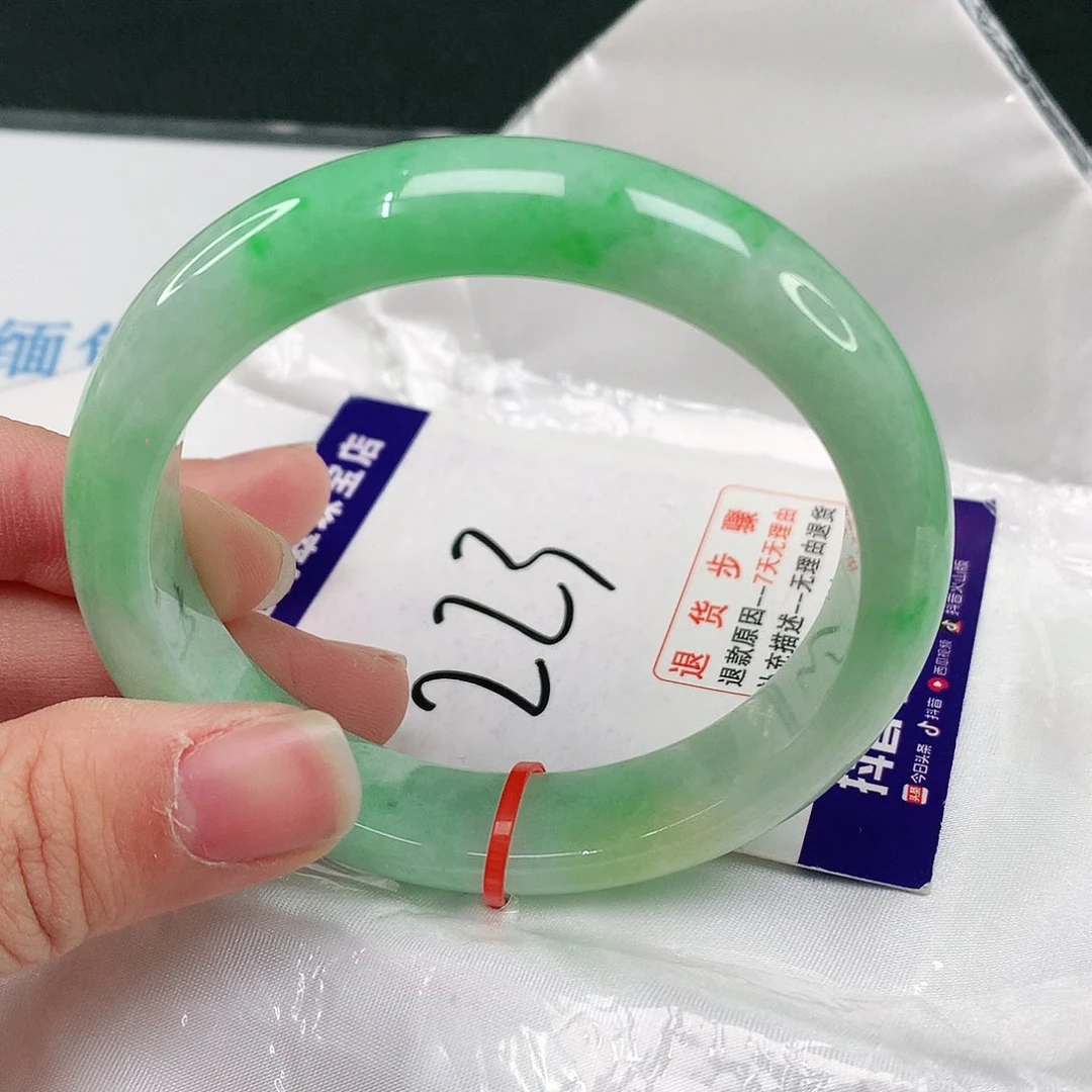 翡翠手镯未镶嵌翡翠