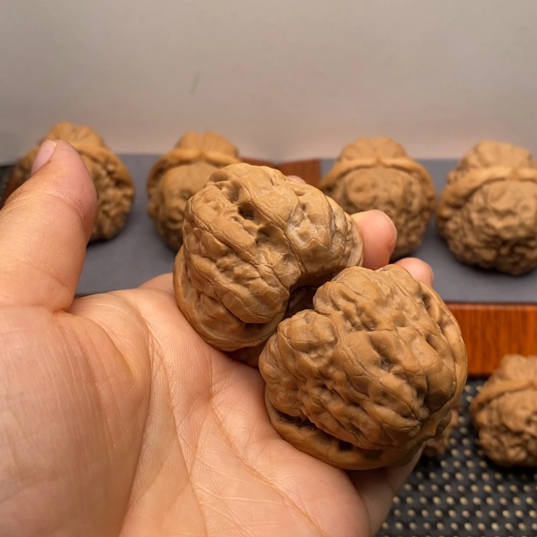 文玩核桃把件飞*哥白茬边42左右