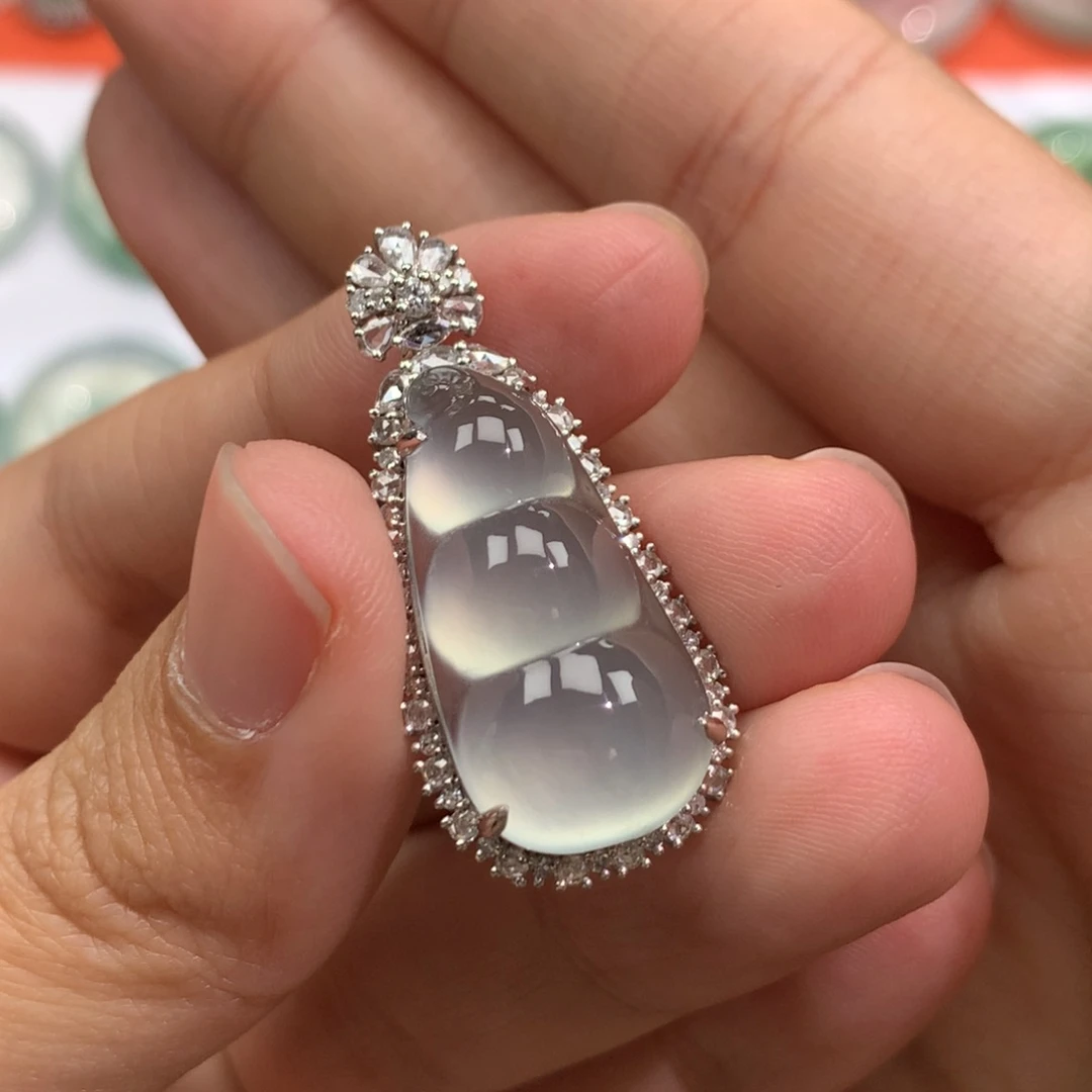 翡翠18K金镶嵌颈饰35