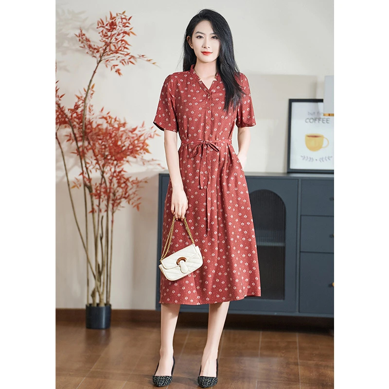 迪欧芙2025春季新款橘红色休闲V领云锦缎短袖女连衣裙#XLQ18028