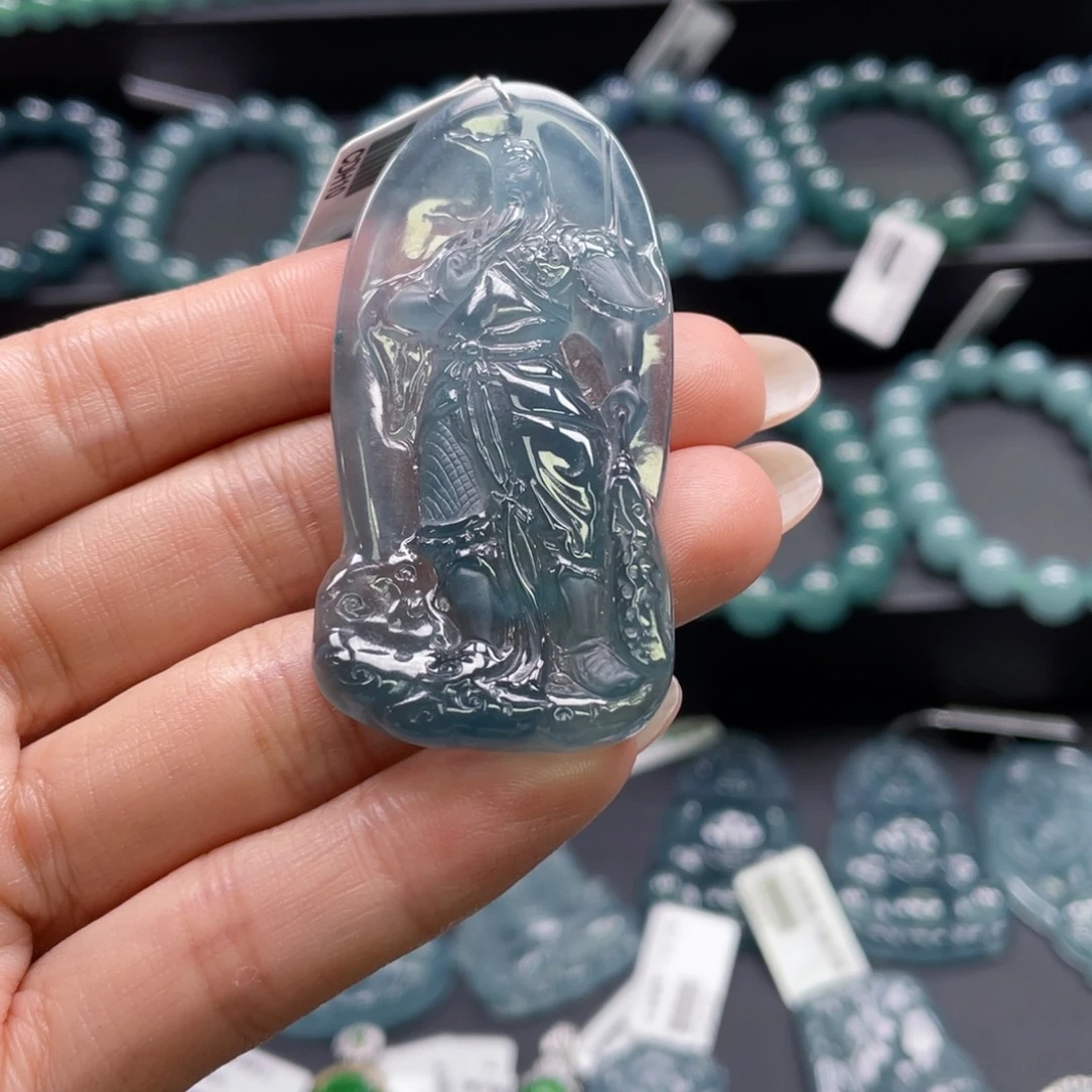 翡翠未镶嵌颈饰关公
