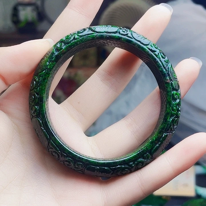 颈饰未镶嵌翡翠多样性