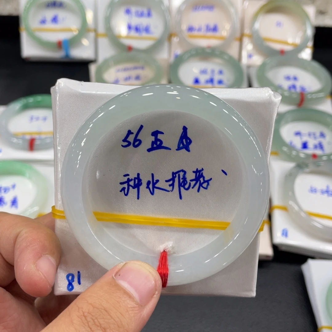 翡翠手镯未镶嵌天然翡翠