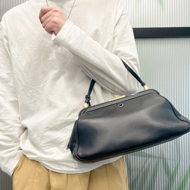 95新 Prada/普拉达 【涛】29PP06 黑色蛙口手提单肩包