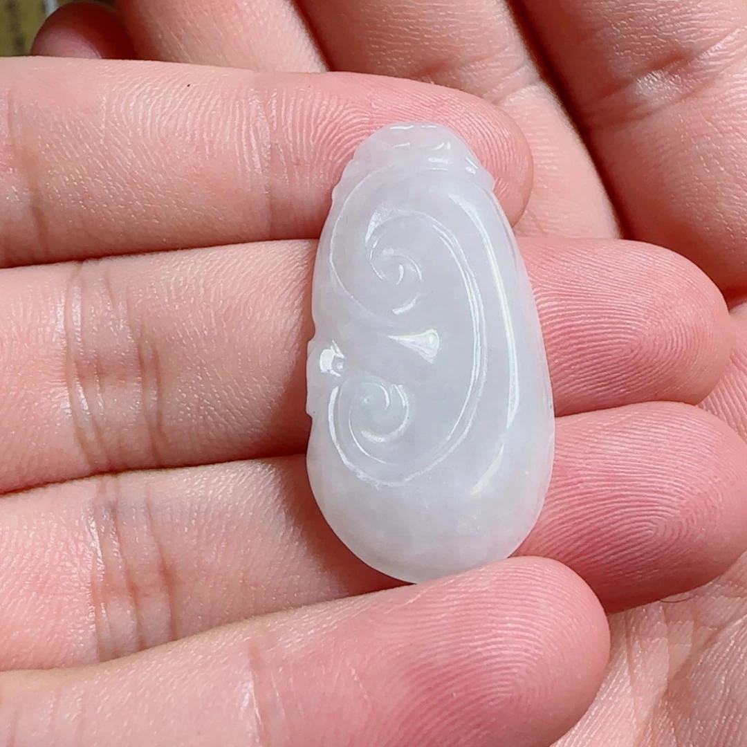 翡翠未镶嵌颈饰如意