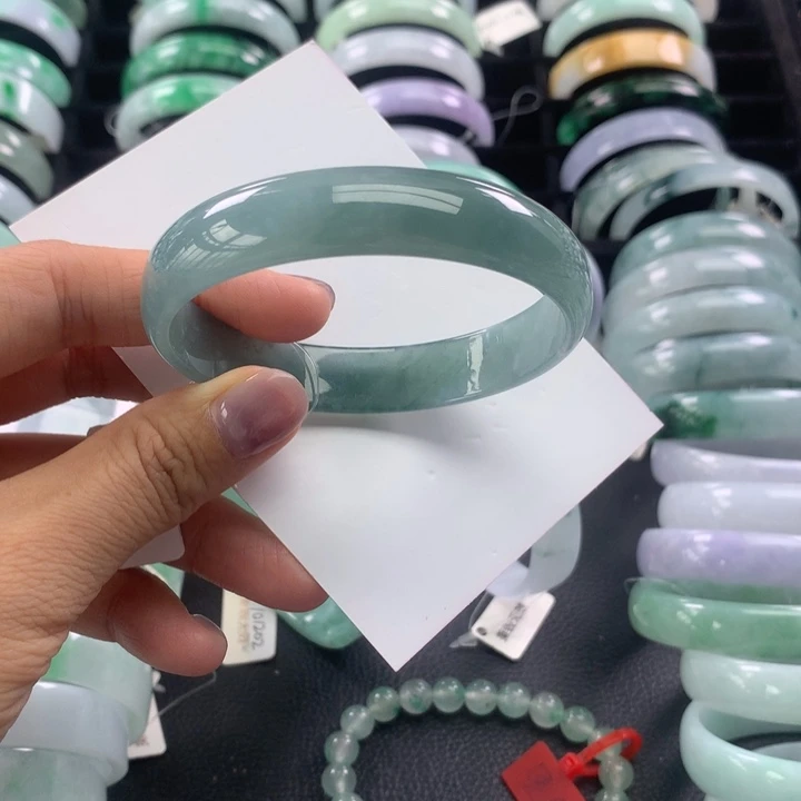 翡翠手镯未镶嵌公主