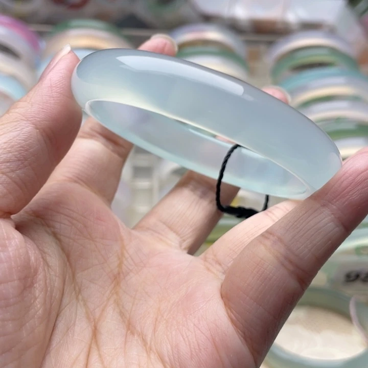手镯玛瑙/玉髓未镶嵌55圈口