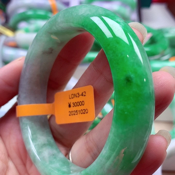 翡翠未镶嵌手镯翡翠