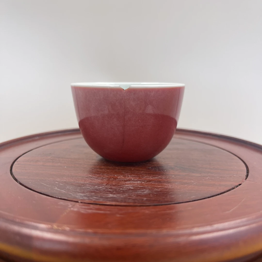 豇豆红釉茶园      高公4.1分 口径6公分  微瑕 三公分冲线