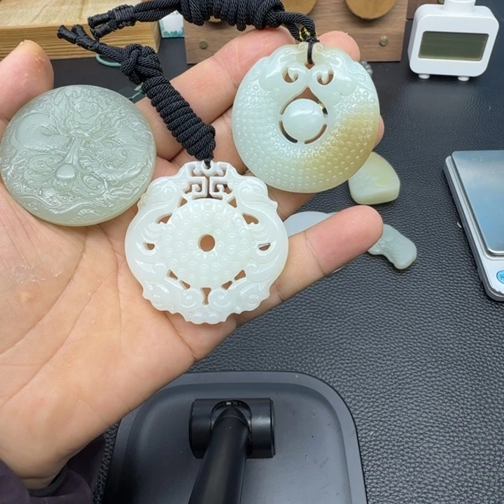 颈饰未镶嵌和田玉?***光