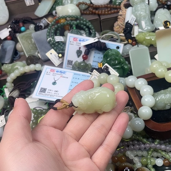 和田玉未镶嵌颈饰