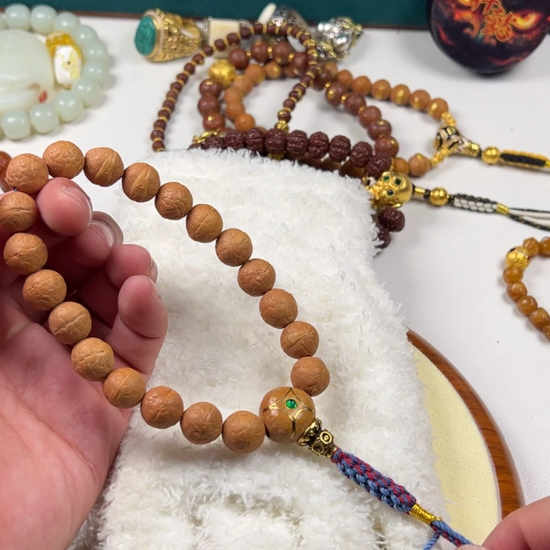 凤眼菩提吊坠。。。。。。。。。。。。。。。