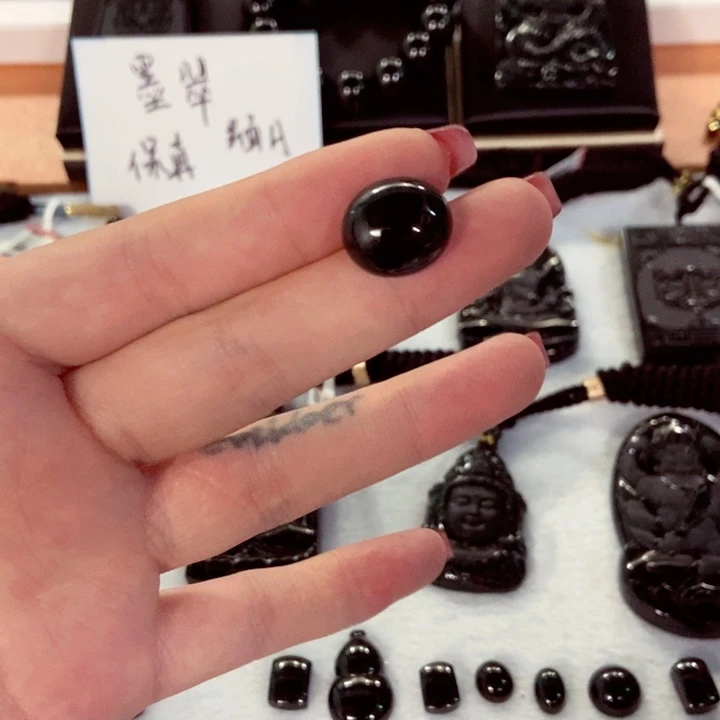 小***丁翡翠未镶嵌颈饰翡翠