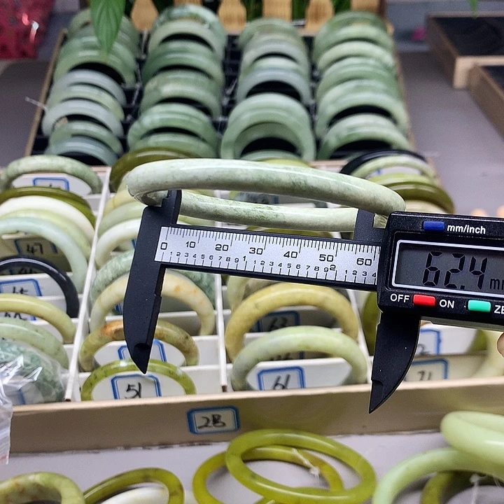 未镶嵌蛇纹石玉手镯67