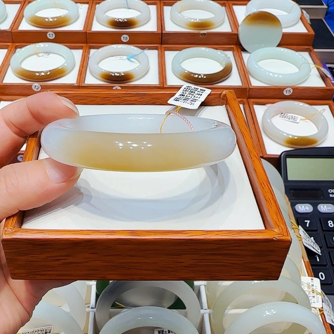 和田玉未镶嵌手镯