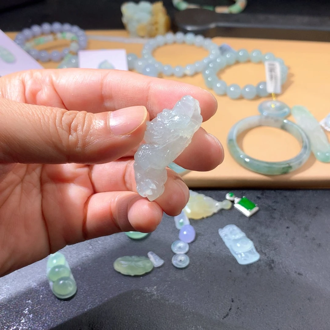 颈饰未镶嵌翡翠挂件