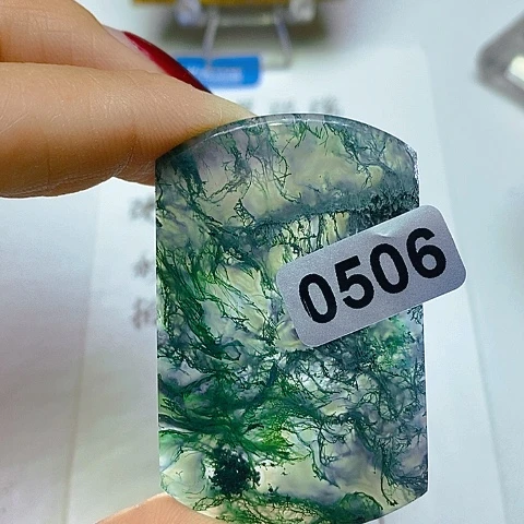 未镶嵌颈饰玛瑙/玉髓神*