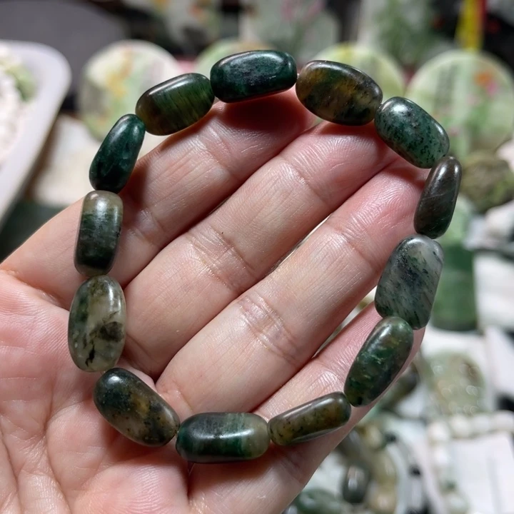 独山玉未镶嵌颈饰