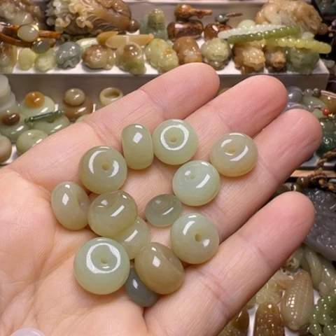 【闪购商品】颈饰未镶嵌和田玉透闪石玉多拍发一