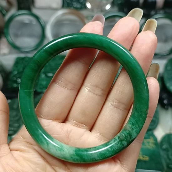 独山玉未镶嵌手镯56