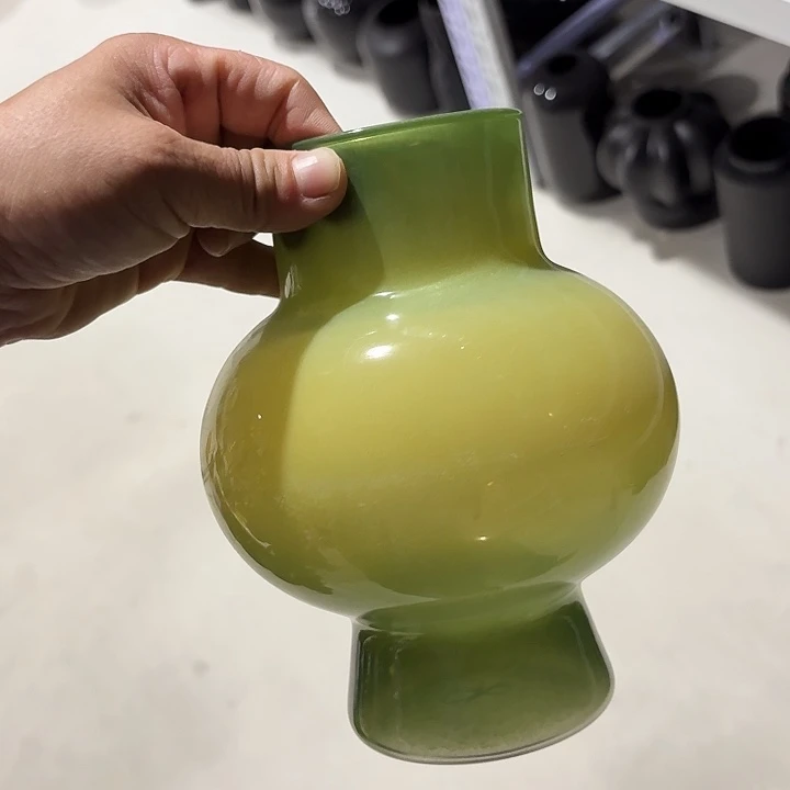 高度20厘米的渐变色花瓶