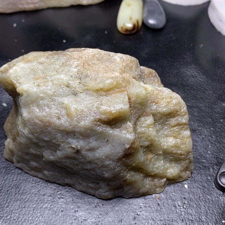 和田玉足铂镶嵌珠宝奇石