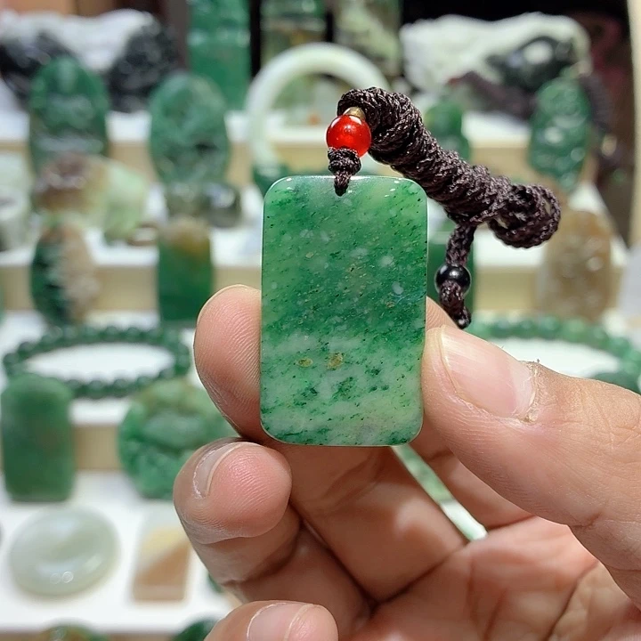 独山玉未镶嵌颈饰