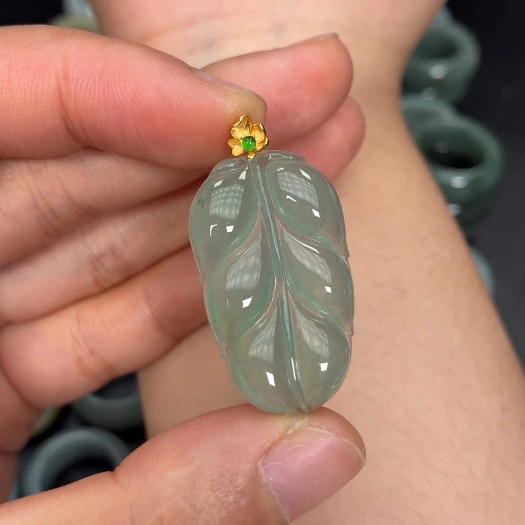 翡翠18K金镶嵌颈饰叶子