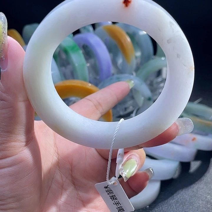 未镶嵌翡翠手镯定制翡翠