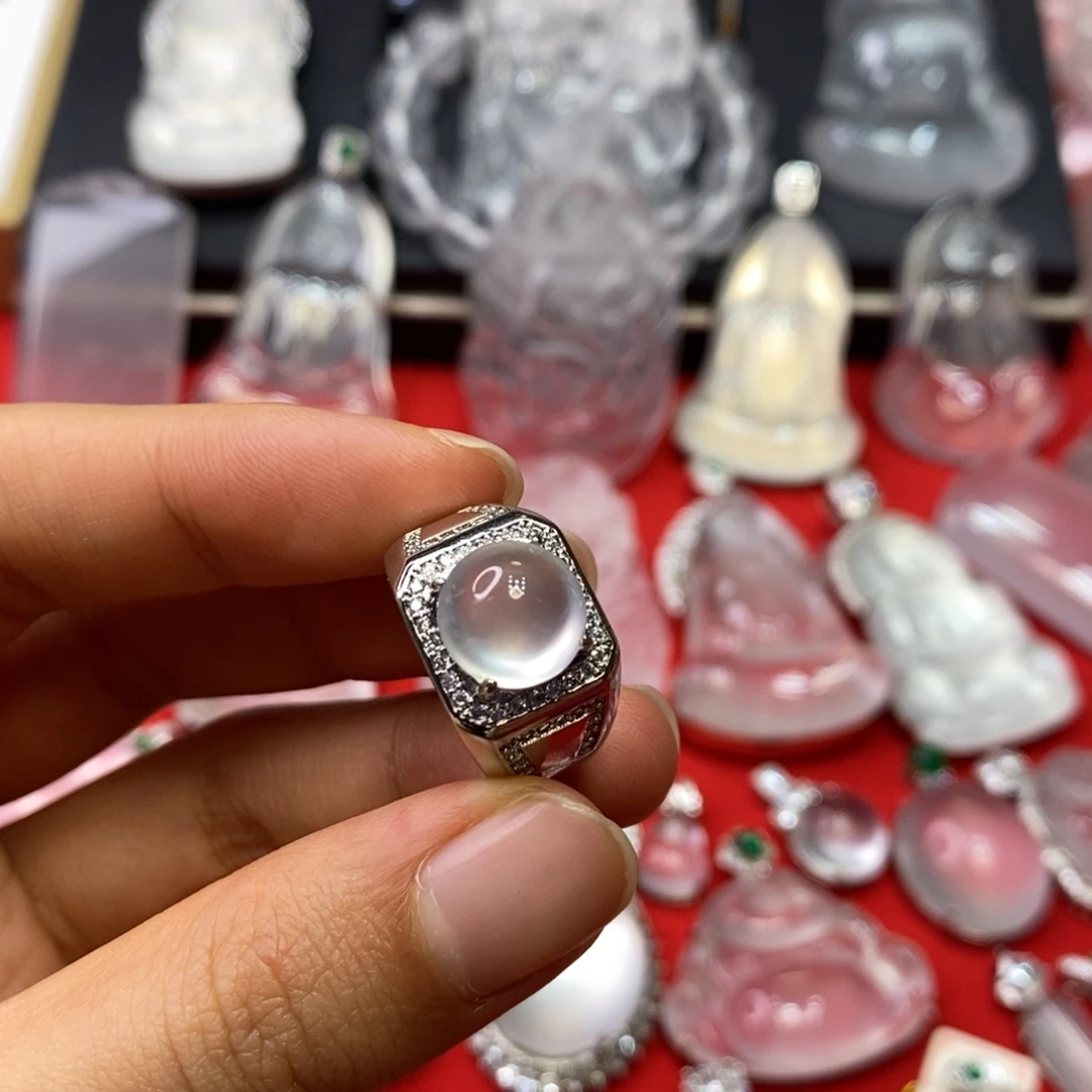 石英质玉合金吊坠