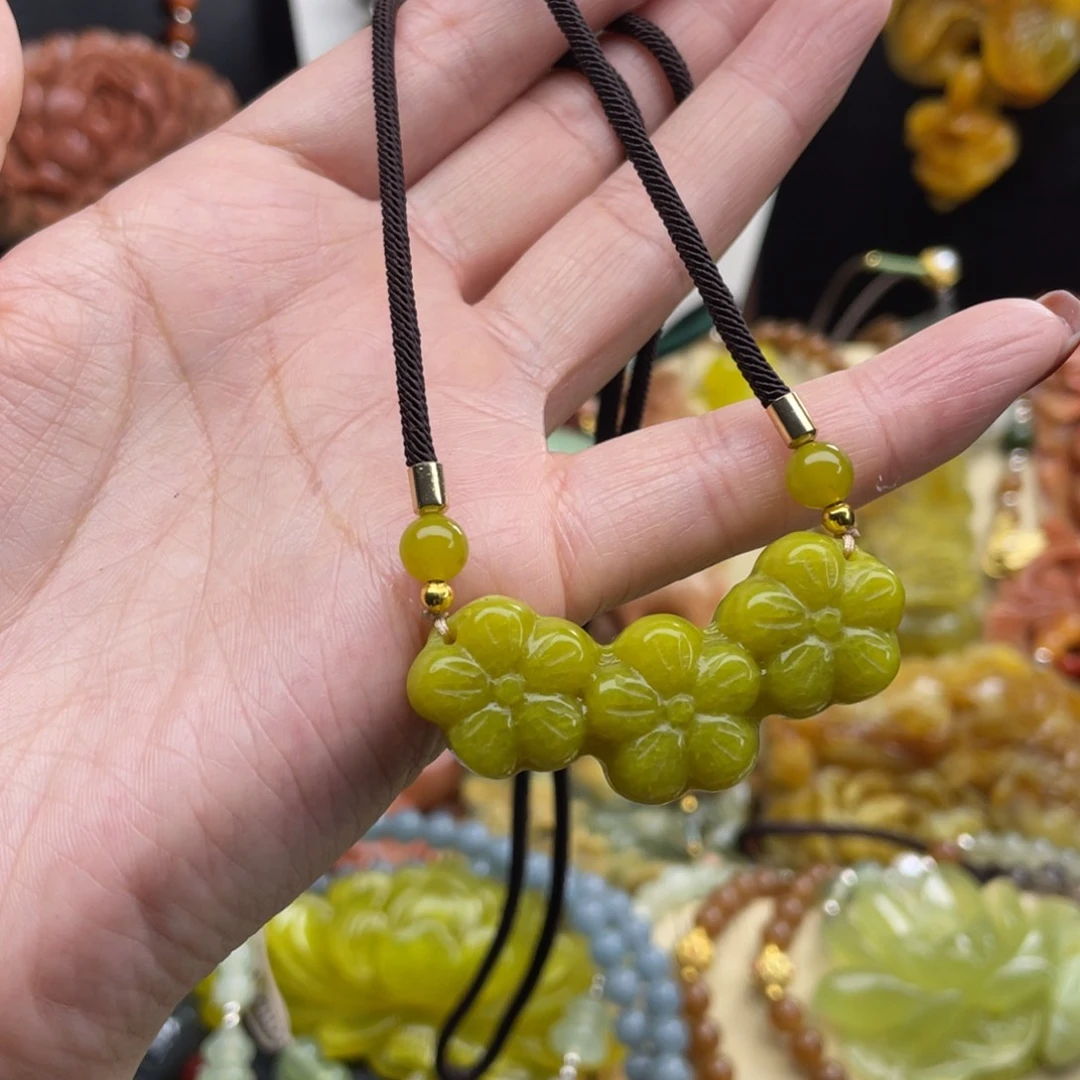 未镶嵌蛇纹石玉颈饰