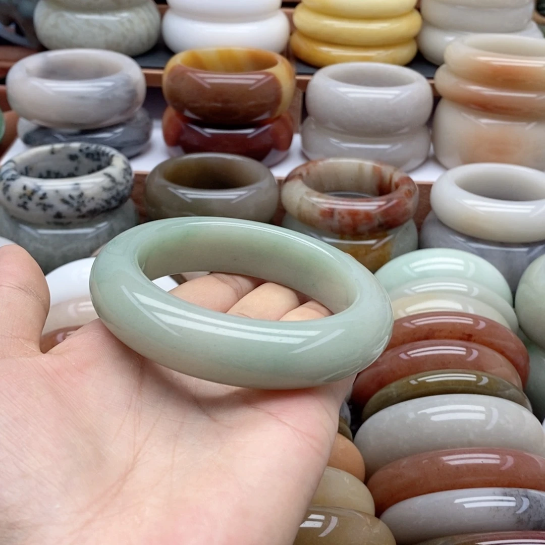 石英质玉（佘太翠）手镯未镶嵌i****.