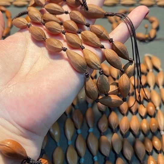 盛***哥0.9小金瓜子脖挂款