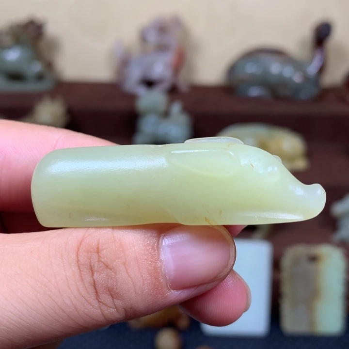 和田玉未镶嵌把件