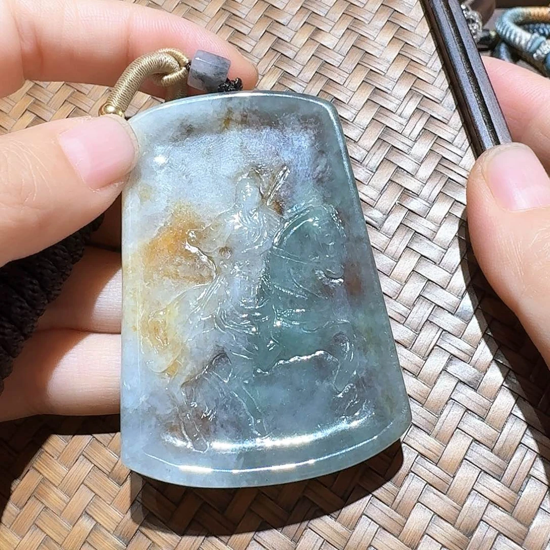 颈饰未镶嵌翡翠个性十足