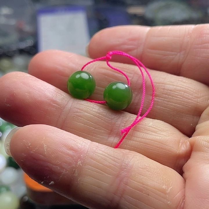 颈饰未镶嵌和田玉谜****?