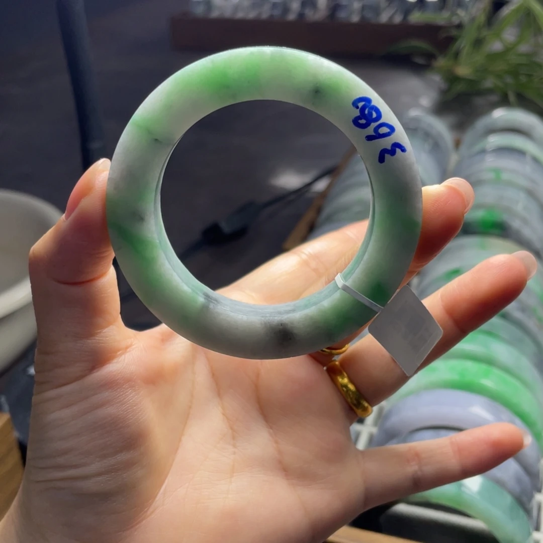 未镶嵌翡翠手镯定制翡翠