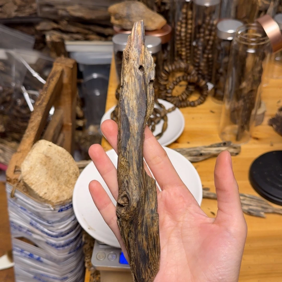 沉香碎屑沉香白棋块料23克