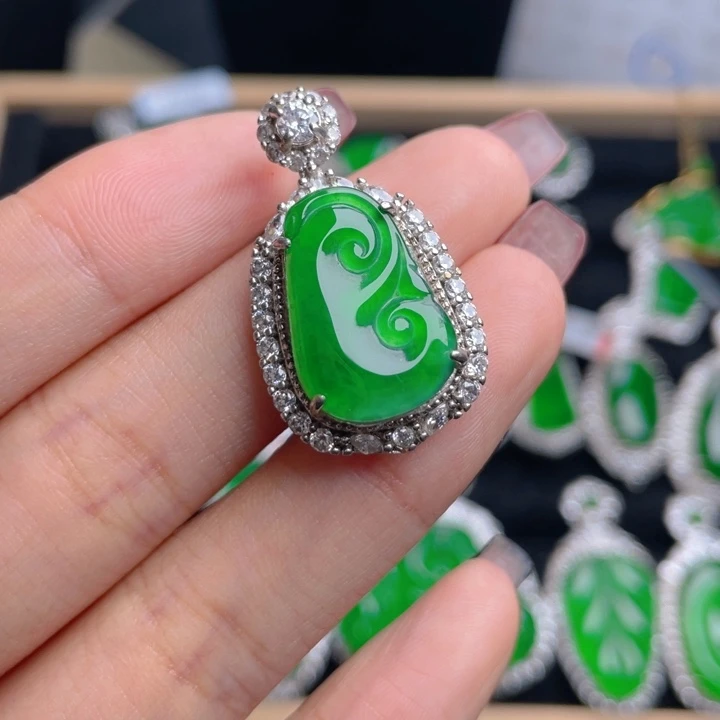 翡翠颈饰银S925镶嵌如意