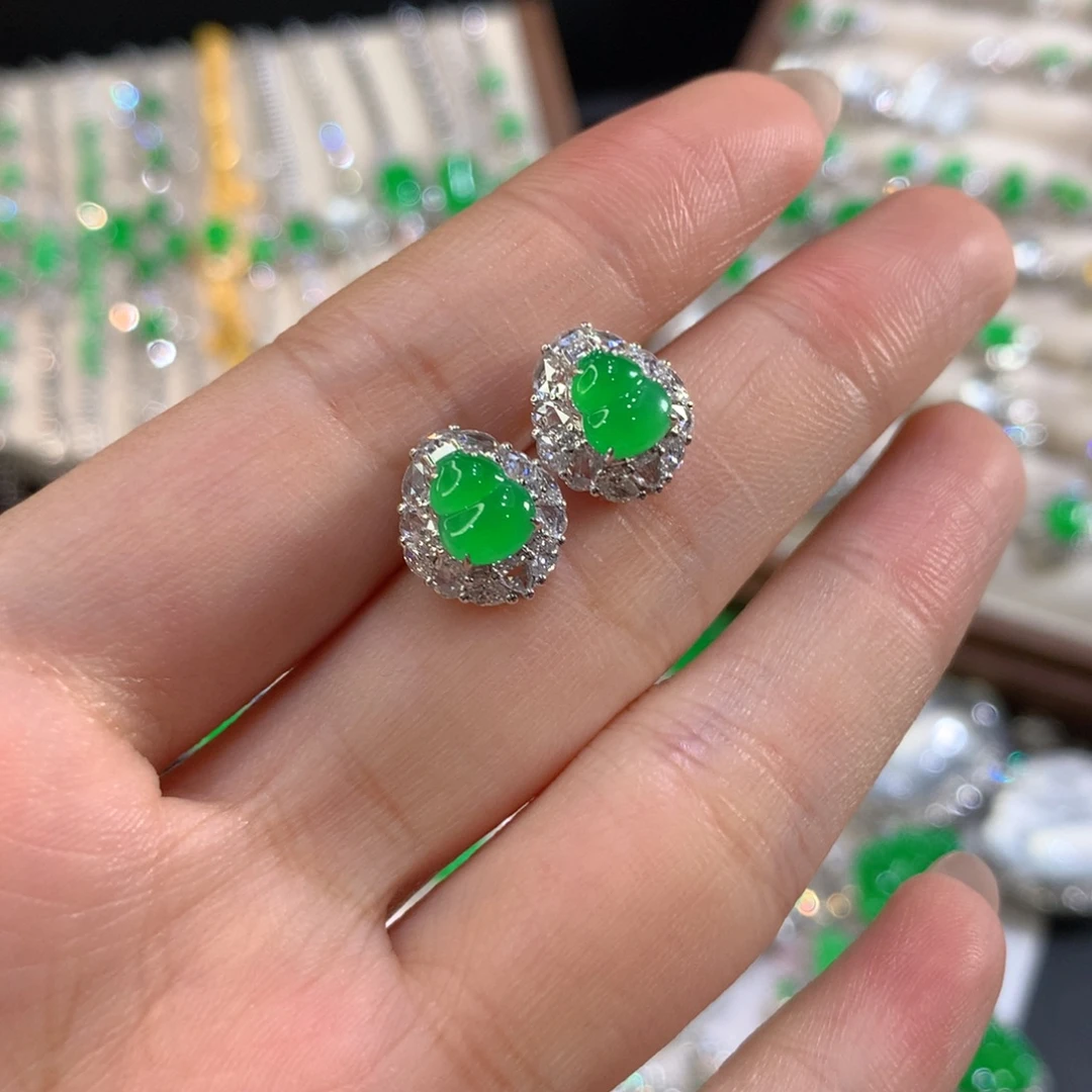 翡翠18K金镶嵌颈饰葫芦耳钉