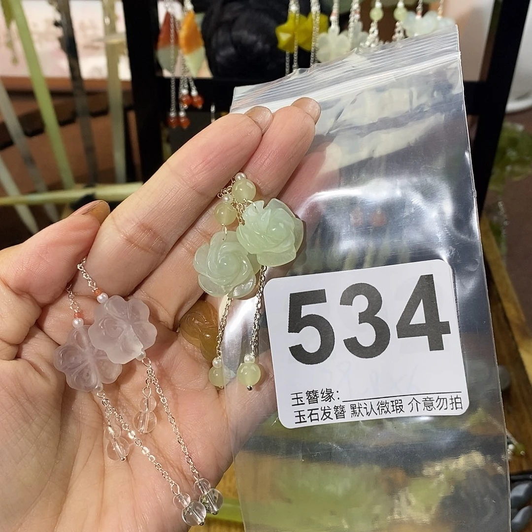 莫***梦未镶嵌蛇纹石玉发饰