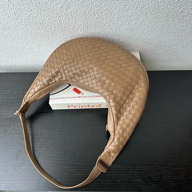 95新 BOTTEGA VENETA/葆蝶家 【国庆中秋券】编织半月hobo单肩包