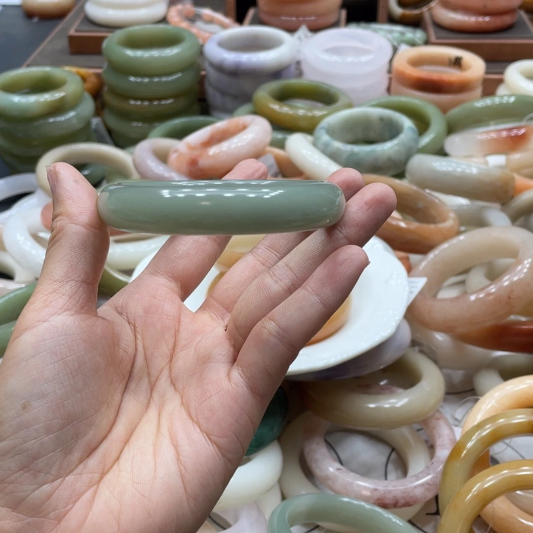 秋***叶未镶嵌手镯石英质玉