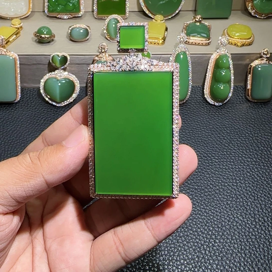 18K金镶嵌和田玉（碧玉）挂件非**缘