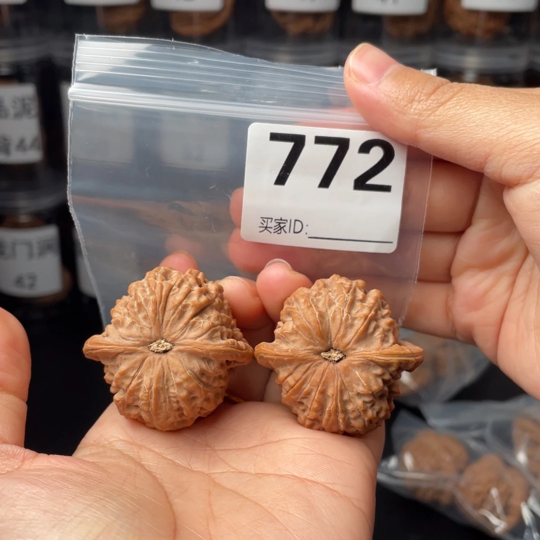 文玩核桃把件41血麒麟