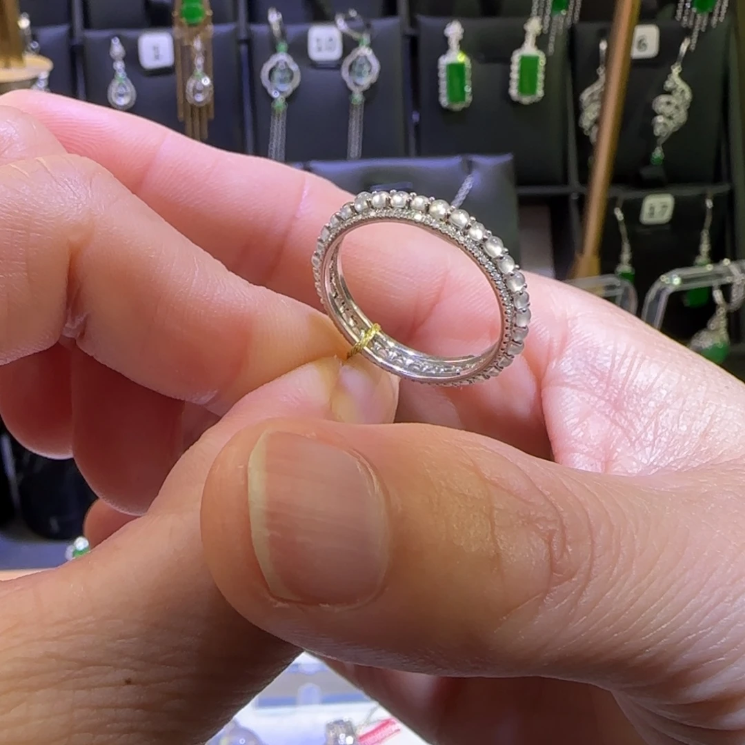 翡翠18K金镶嵌颈饰戒指