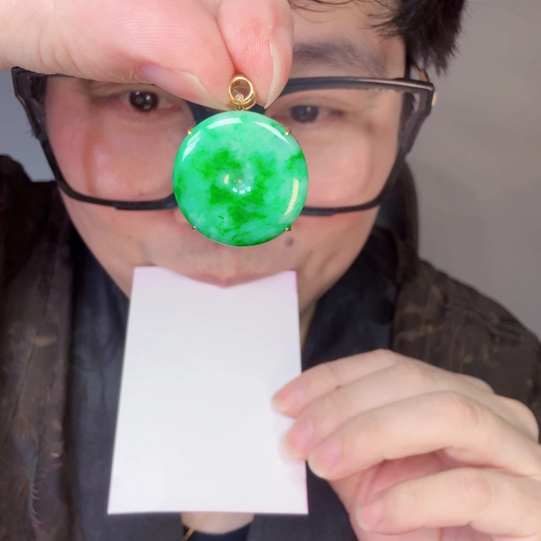 翡翠18K金镶嵌颈饰一件