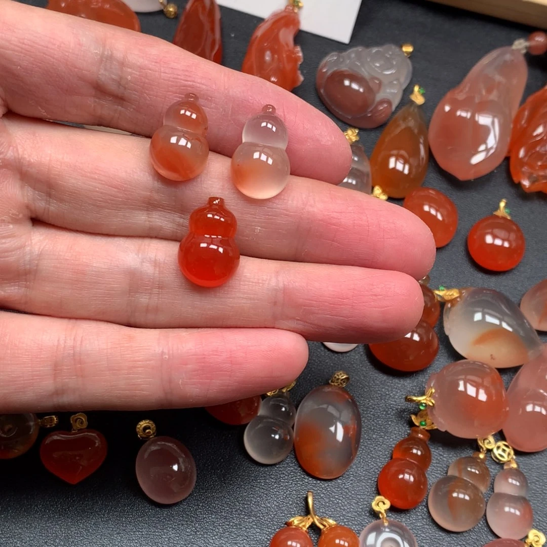 喵***王南红玛瑙未镶嵌项链