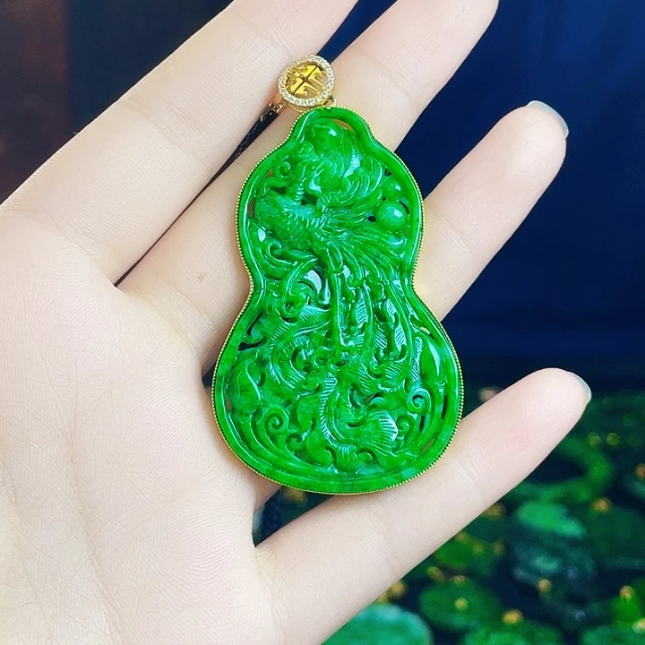 颈饰18K金镶嵌翡翠多样性