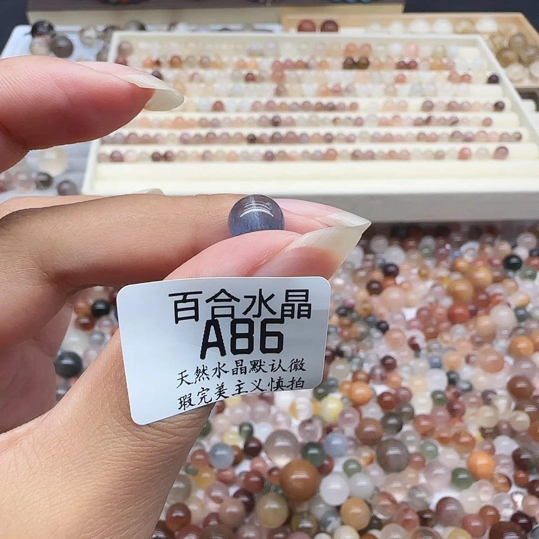 未镶嵌手链水晶M****?